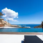 Elit Psarou Heated Pool Jacuzzi 빌라